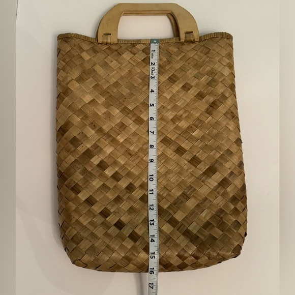 Handwoven Natural Fiber Deep Tropical Purse Bag with Wooden Handles 15”x13” - Picture 2 of 13